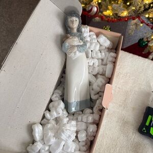 Lladro Porcelain Figurine in Cream and Gray